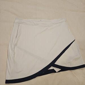Peter Millar Womens Performance Laura Wrap Golf Skort White & Navy Trim Size XL.